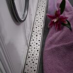 Rigola de interior montate la perete MCH cu gratar de inox DROPS lucioasa, 350 mm